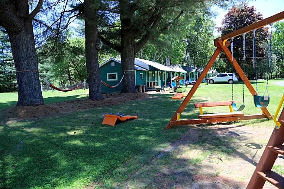 Rowe's Adirondack Cabins of Schroon Lake
