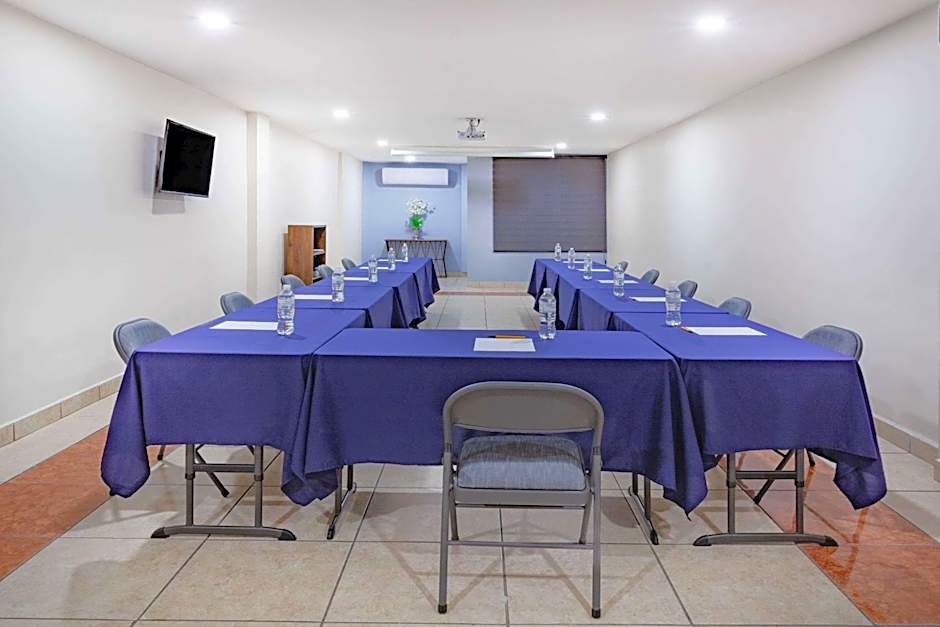 Days Inn by Wyndham Piedras Negras