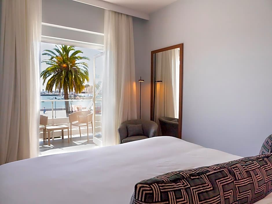 Photo 1 of 14 of Suite, Sea View