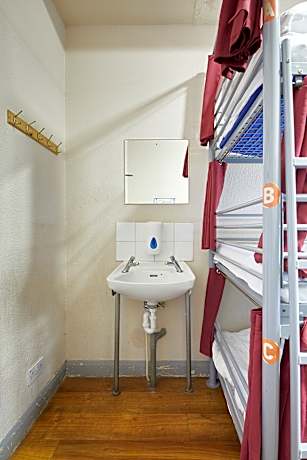 Private 8-Bedroom with Shared External Bathroom