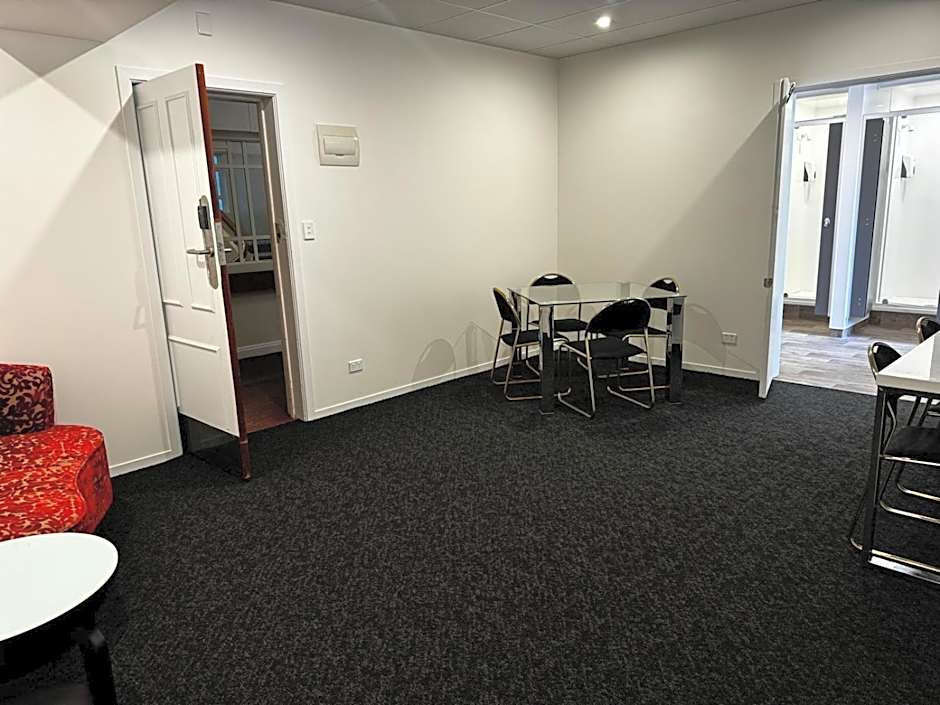 Hotel Waterloo & Backpackers