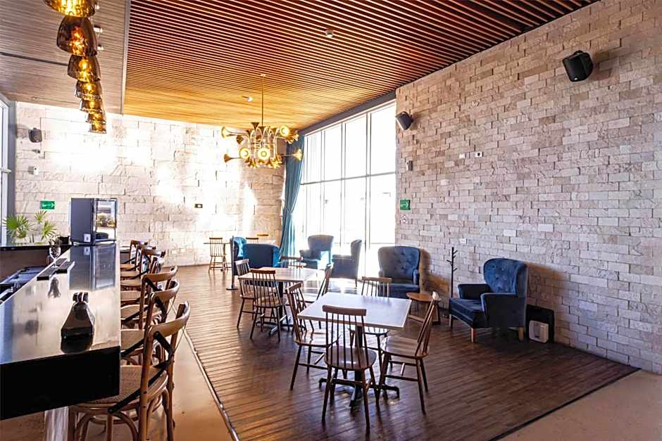 TRYP by Wyndham San Luis Potosi Hotel & Suites