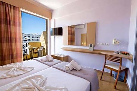 Triple Room with Pool View