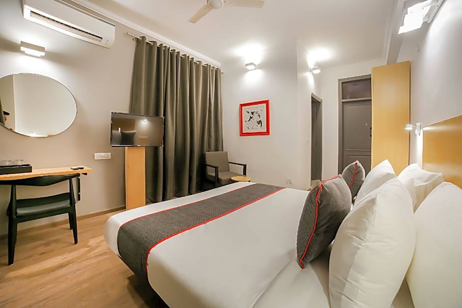 Townhouse 330 DLF Phase-2 Near Leisure Valley Park