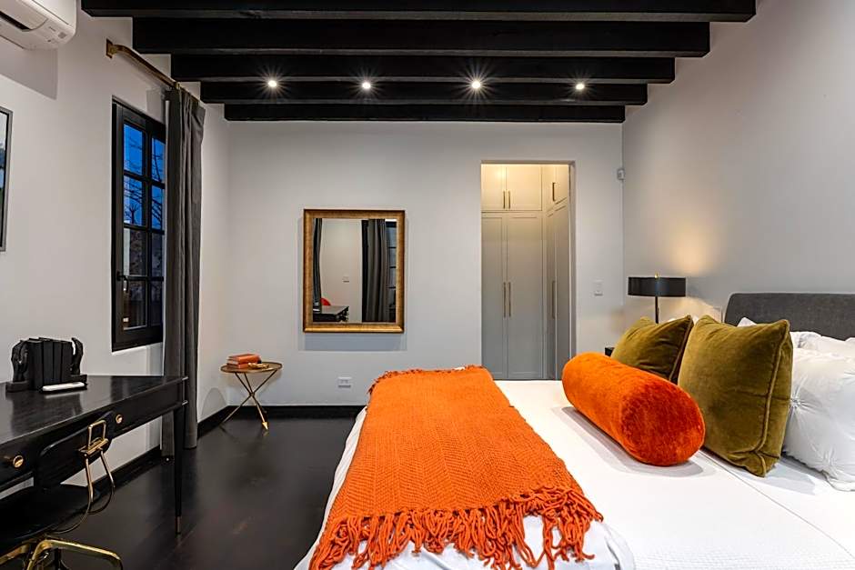 Villa Garita, 6BR Designer Villa with Heated Pool in Centro