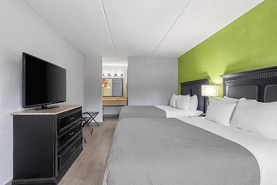 Quality Inn & Suites Gibsonia - Pittsburgh North