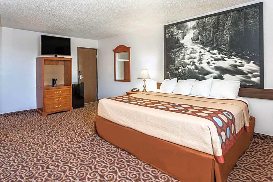 Super 8 by Wyndham Gillette