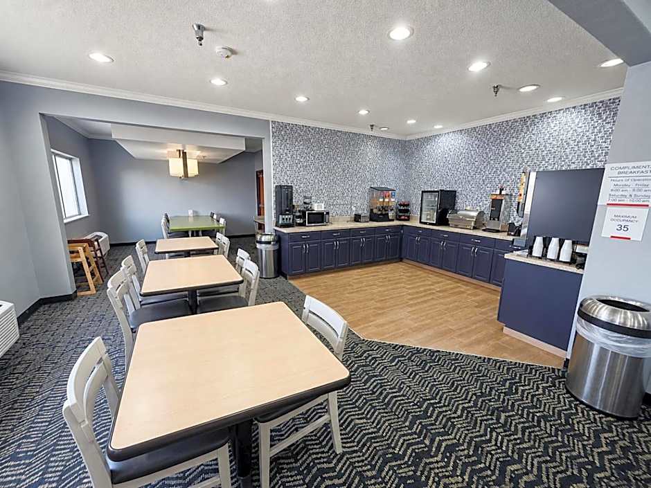 AmericInn by Wyndham Minot