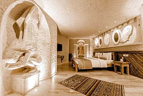 King Spa Suite (Sauna, Jacuzzi and Fire Place)