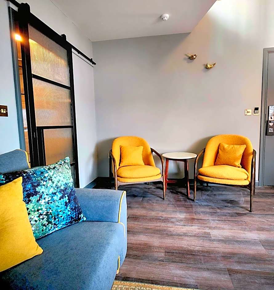 Pinnacle Suites Hotel