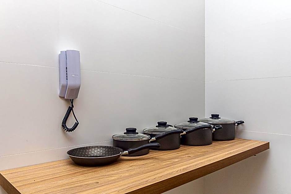 Apartamentos a Beira Mar, Aconchegantes e Modernos, a 3 Minutos da Praia com Ar Condicionado, Sacada Gourmet, Garagem e Portaria 24h