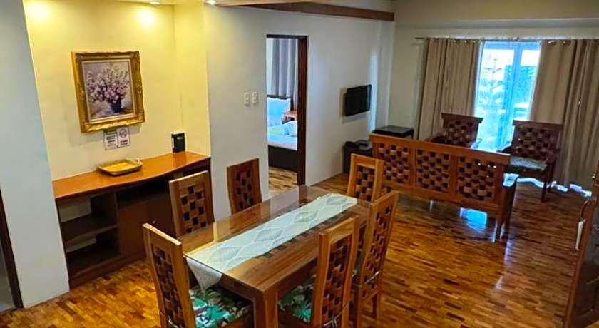 Elliannah Pines Hotel