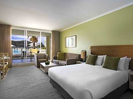 Studio Suite - Pool Access