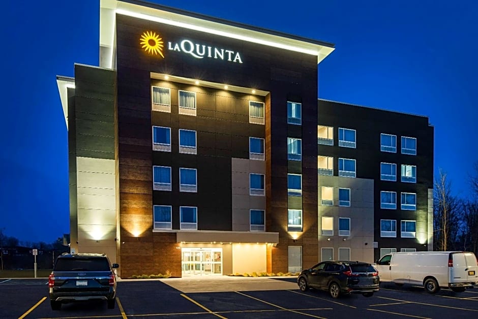 La Quinta Inn & Suites by Wyndham Buffalo Amherst