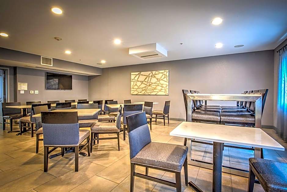 Best Western Plus Media Center Inn & Suites