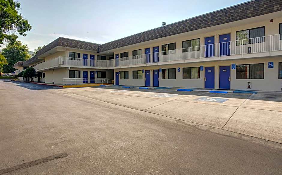 Motel 6-Grants Pass, OR