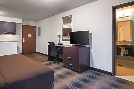 1 King Bed, Efficiency, Nonsmoking, Accessible