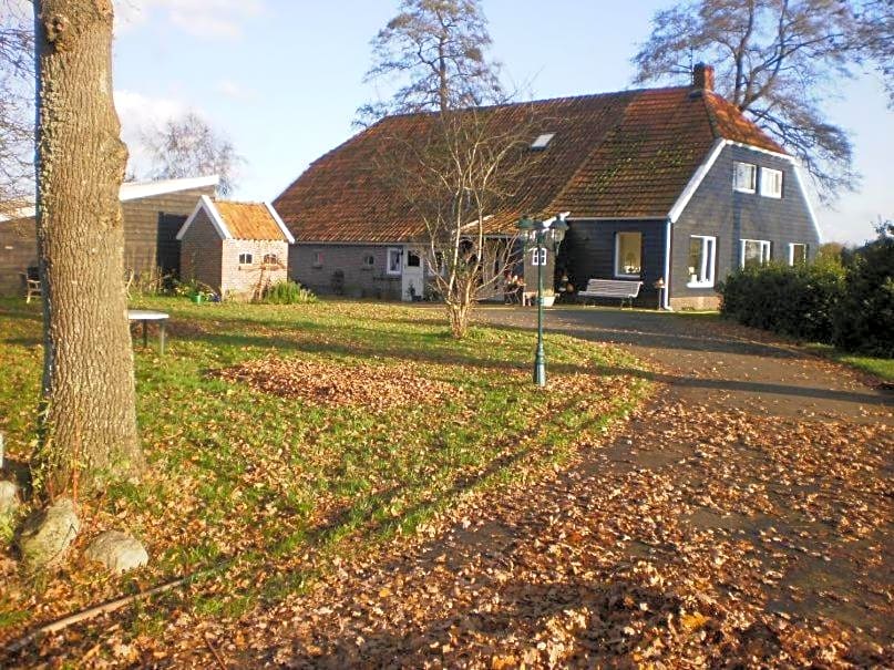 Pipowagen Elsebein Groningen Westerwolde unieke ligging met eigen tuin en vrij uitzicht over veld naar natuurgebied