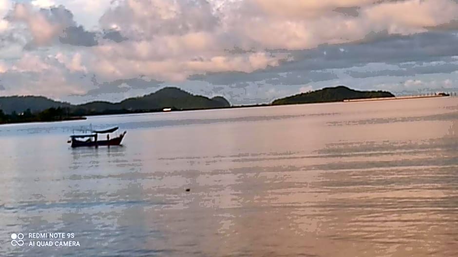 Villa Dalam Laut 580