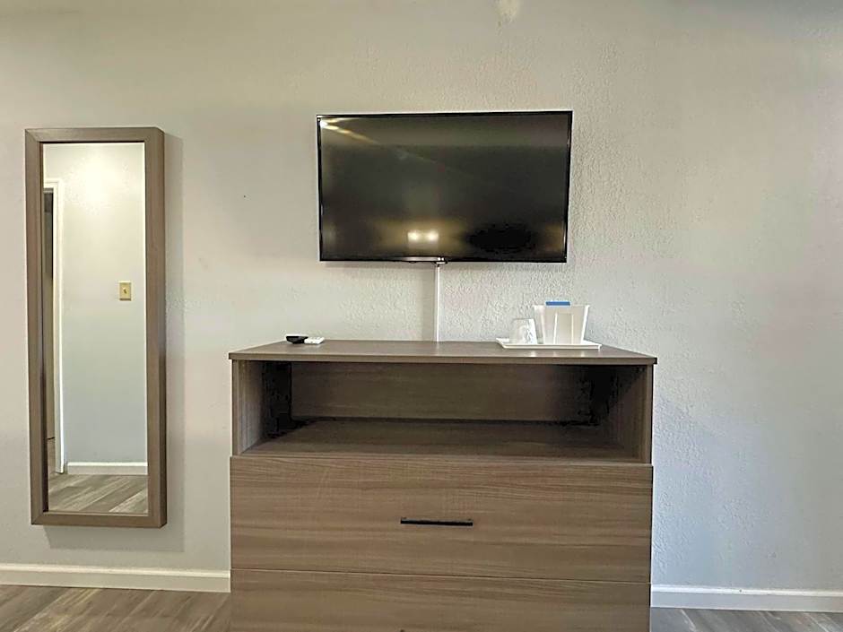 Suburban Studios Newport News - Hampton