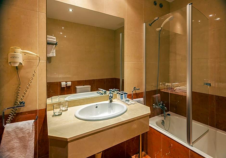 1 Double Bed — 4 fotoğraftan 1. fotoğraf