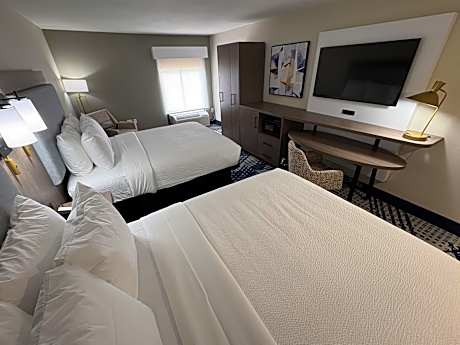 Queen Room with Two Queen Beds - Non-Smoking