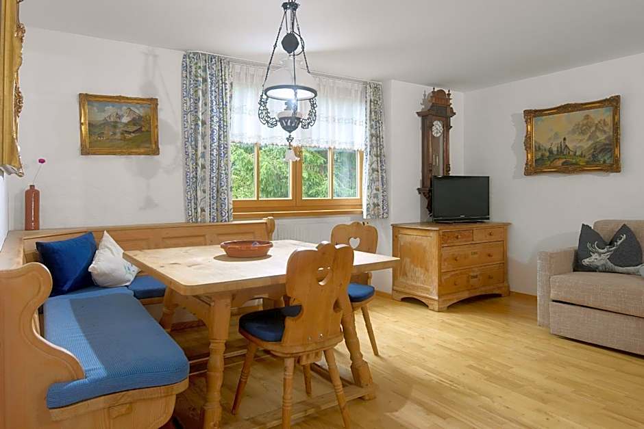 Alt Montafon Hotel Appartements by Pferd auf Wolke