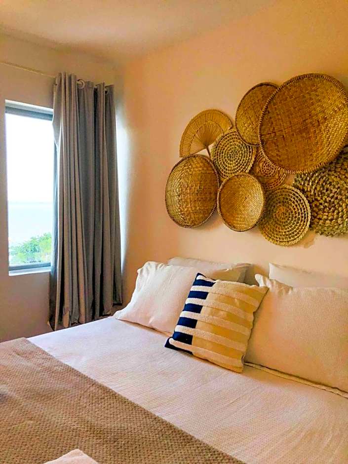 CT-82: Apto com vista espetacular para o mar