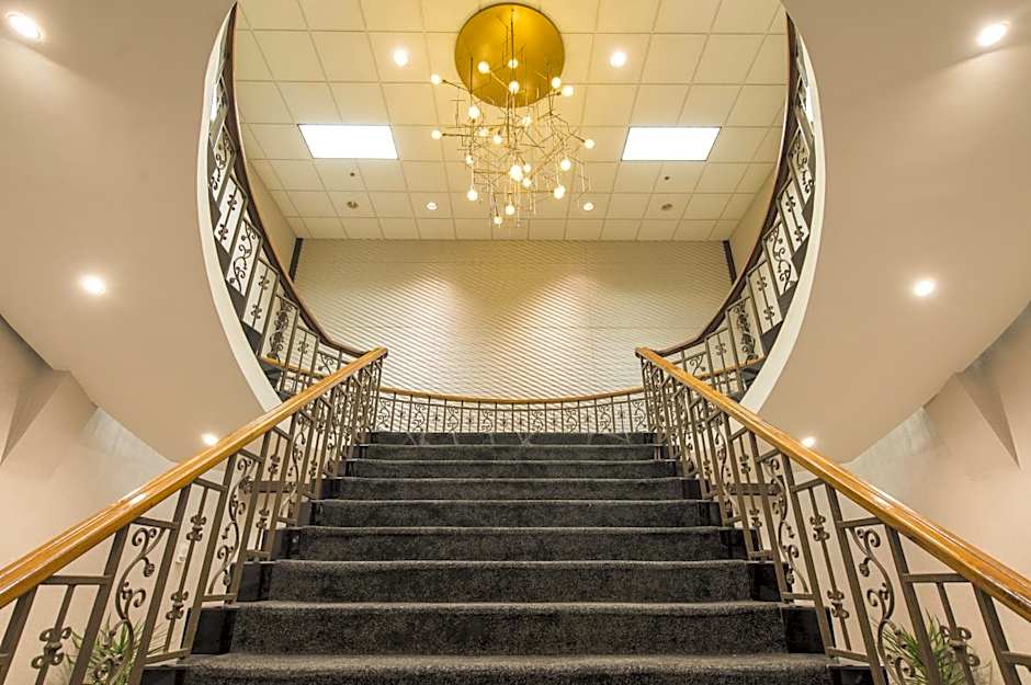 The Madison Concourse Hotel