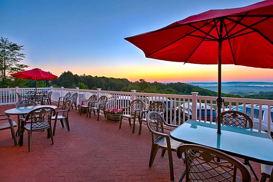Holiday Inn Express & Suites Petoskey by IHG