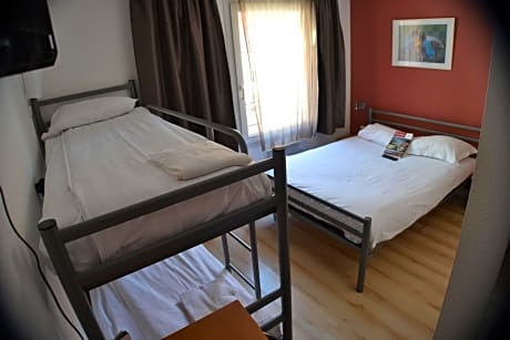 Quadruple room with 1 Double Bed and 2 Bunk Beds