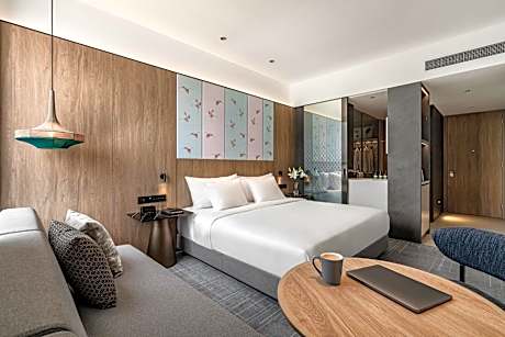 Standard King Room with City View