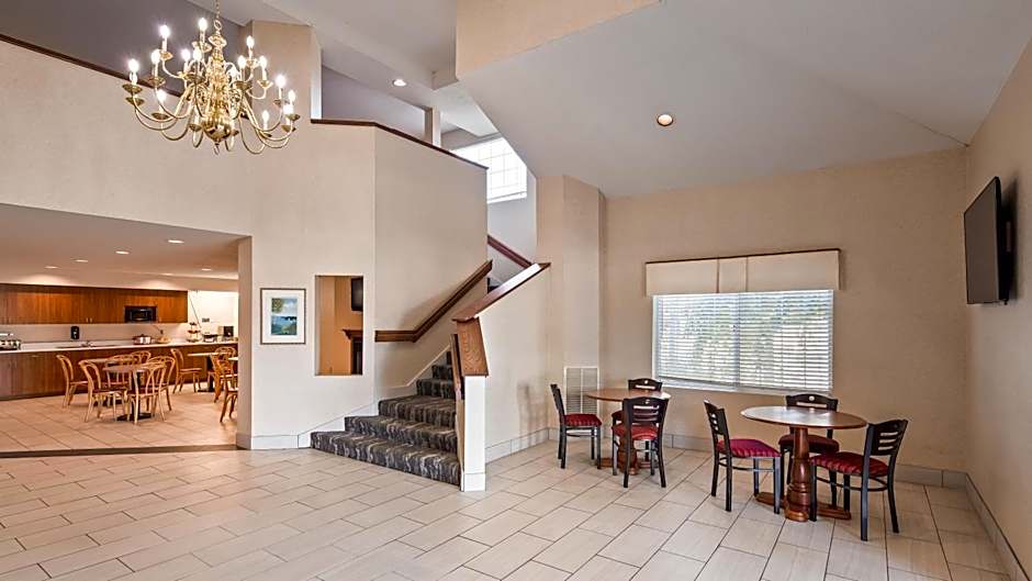 Charlevoix Inn & Suites SureStay Collection by Best Western