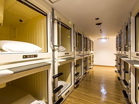 Shinjuku Kuyakusho-mae Capsule Hotel