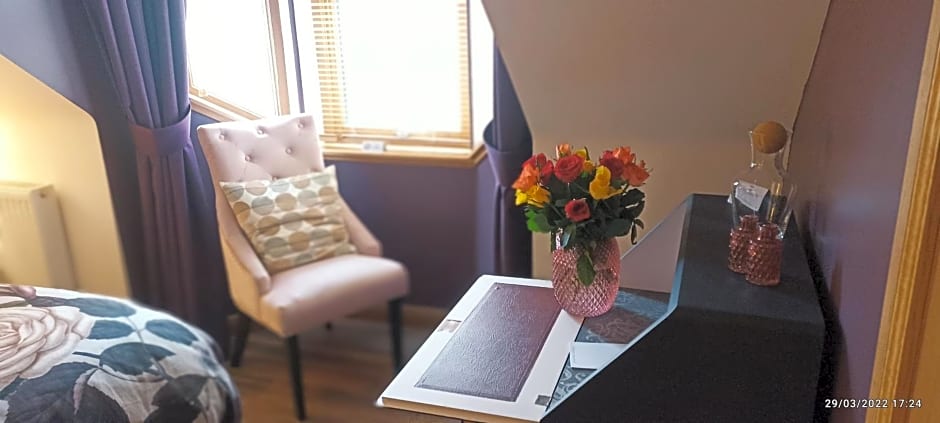 Outlander Boutique B&B King