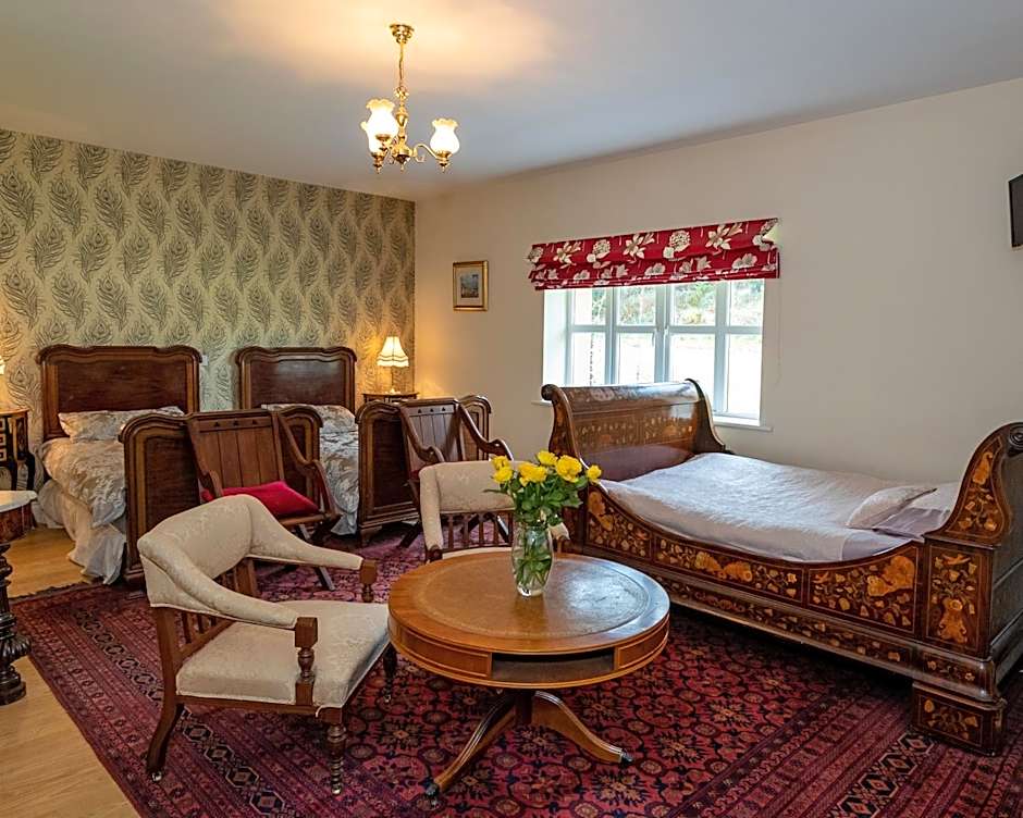 Zdjęcie 1 z 4 — Triple Room with Private Bathroom