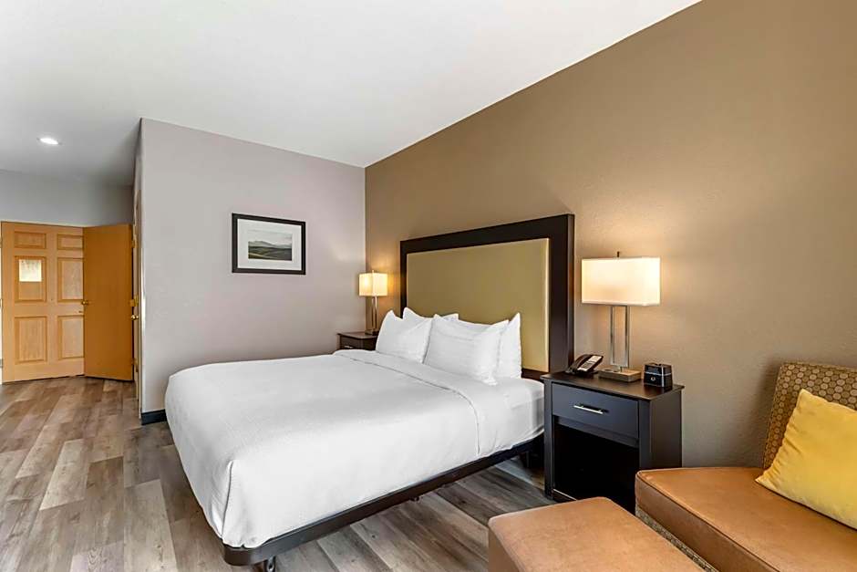 Best Western Plus Des Moines West Inn And Suites