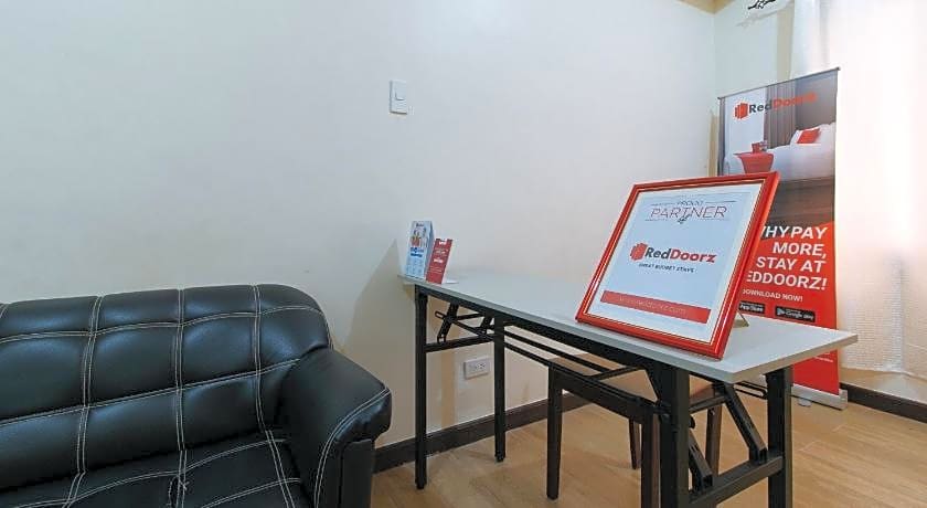 RedDoorz @ JJ & KAYE APARTMENT