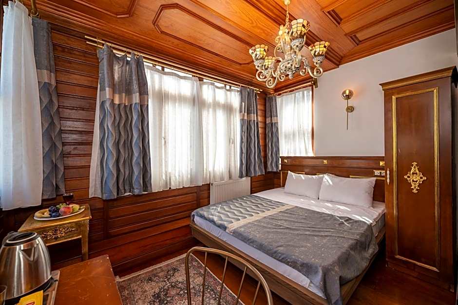 Valeria Antique 1892