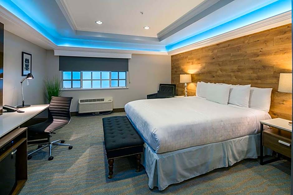 Photo 1 of 2 of 1 King Bed