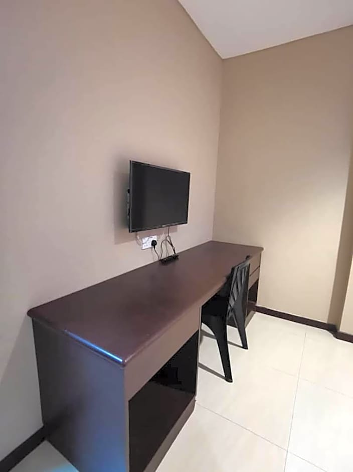 OYO 90883 Pavilion Inn Hotel