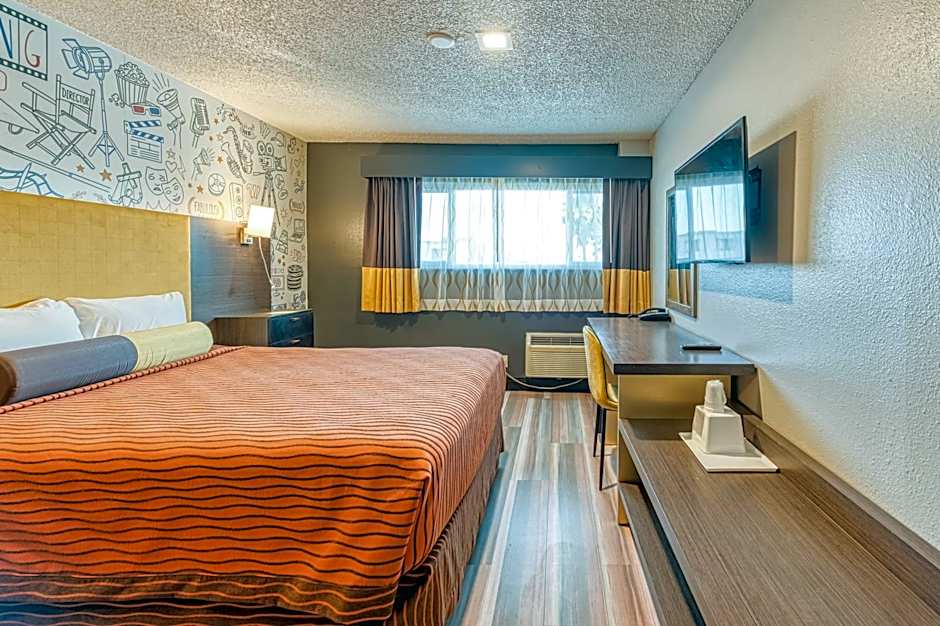 La Mirage Inn - Hollywood