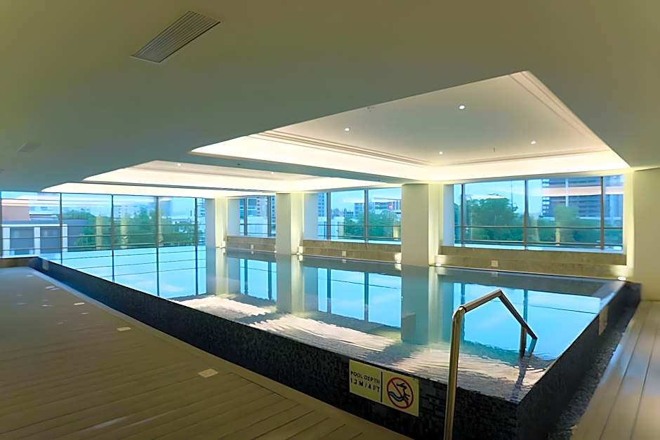 Gateway Ahmedabad, Sindhu Bhavan Road