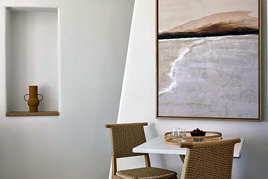 Apanemo Hotel & Suites