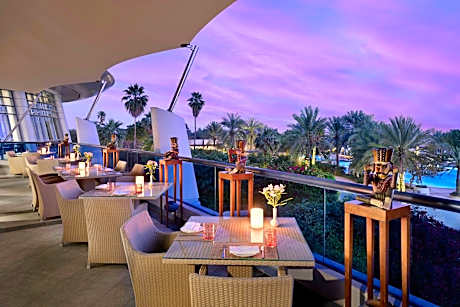 Le Meridien Al Aqah Beach Resort