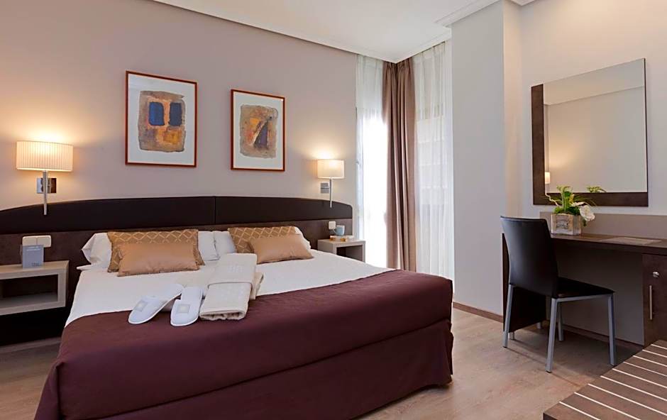 Photo 1 of 50 of Hotel Villamadrid