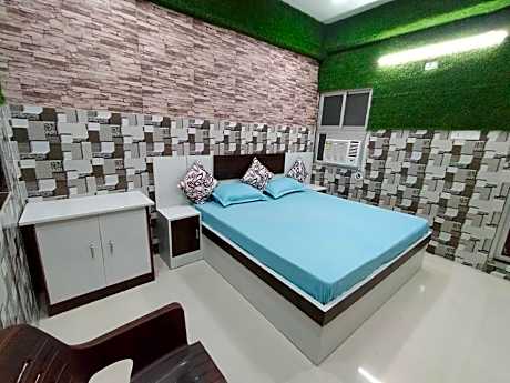 Goroomgo Premdeep Aashray Vrindavan