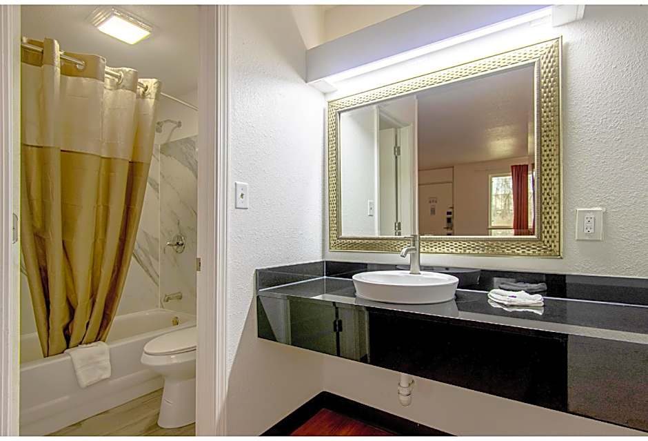 Photo 1 of 1 of 2 Full Beds | Non-Smoking, Micfridge