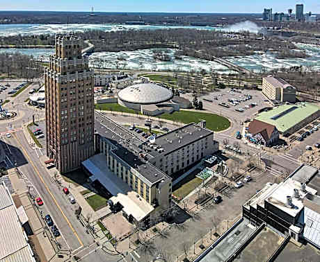 Quality Hotel & Suites At The Falls