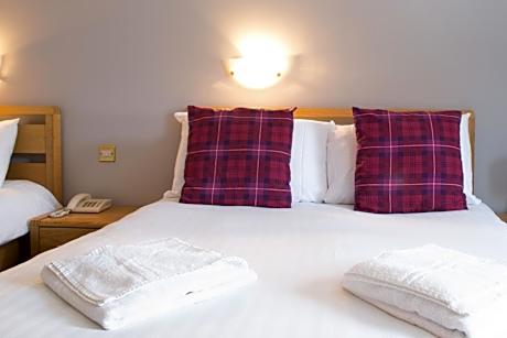 Family Room (2 Adults + 1 Child)